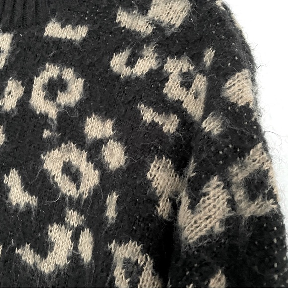 Forever 21 Cheetah Print Sweater Small - Picture 7 of 11